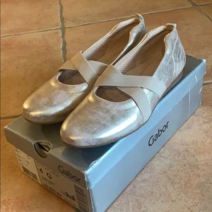 GABOR Powder Metallic Platino  Woman’s Size 6.5 flats